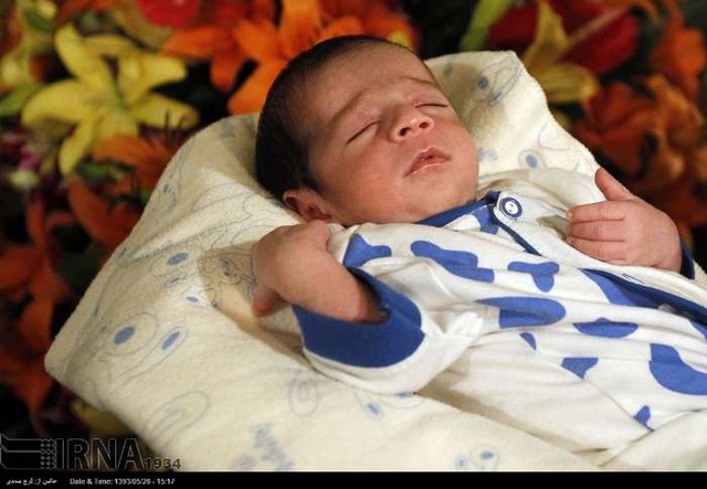 تولد اولین نوزاد حاصل از لقاح مصنوعی (عکس)